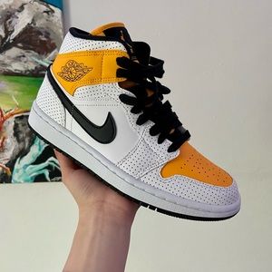 Jordan 1 - White university gold